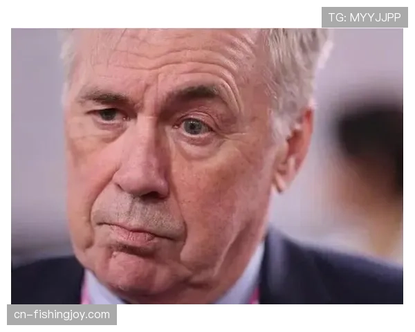 场边的安切洛蒂：凝视记分牌，冷静布置最后十分钟的战术